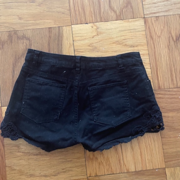 H&M short with lace - Picture 2 of 4